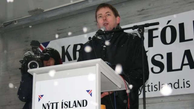 Þau ábyrgu og við hin