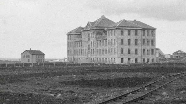Höfnum markaðsvæðingu í heilbrigðiskerfinu.