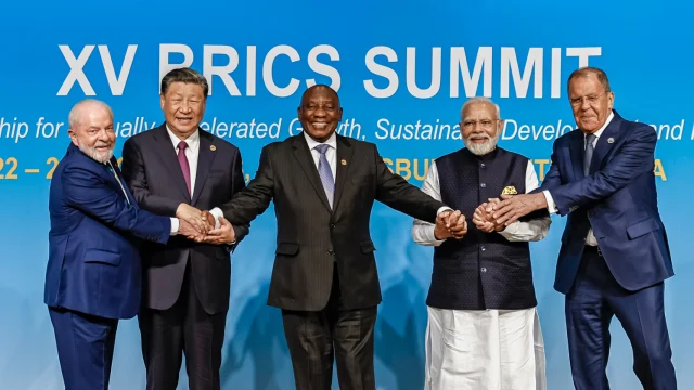 Uppreisn suðursins – getur BRICS veikt yfirdrottnun Alþjóðabankans og AGS?