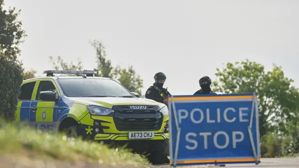 Íran hafnar tengslum við meint sprengjutilræði á RAF Fairford; fimm handteknir