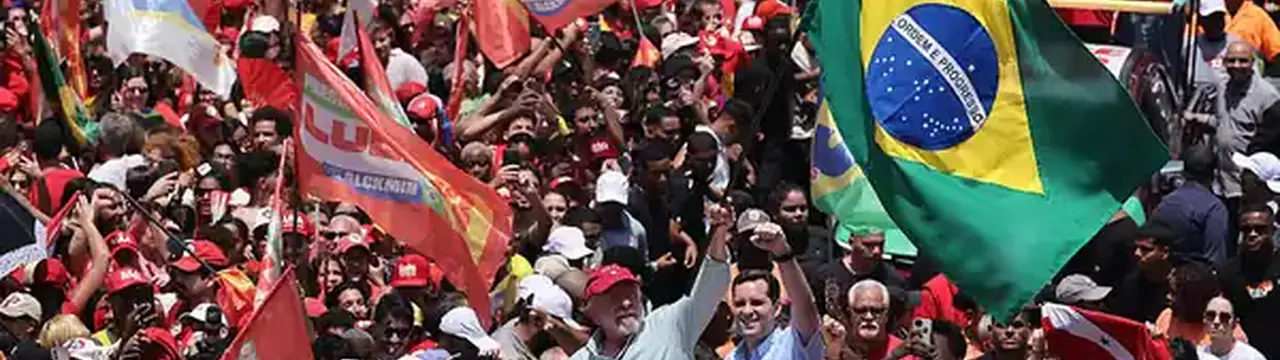 Lula sigrar í forsetakosningum í Brasilíu í fjórða sinn